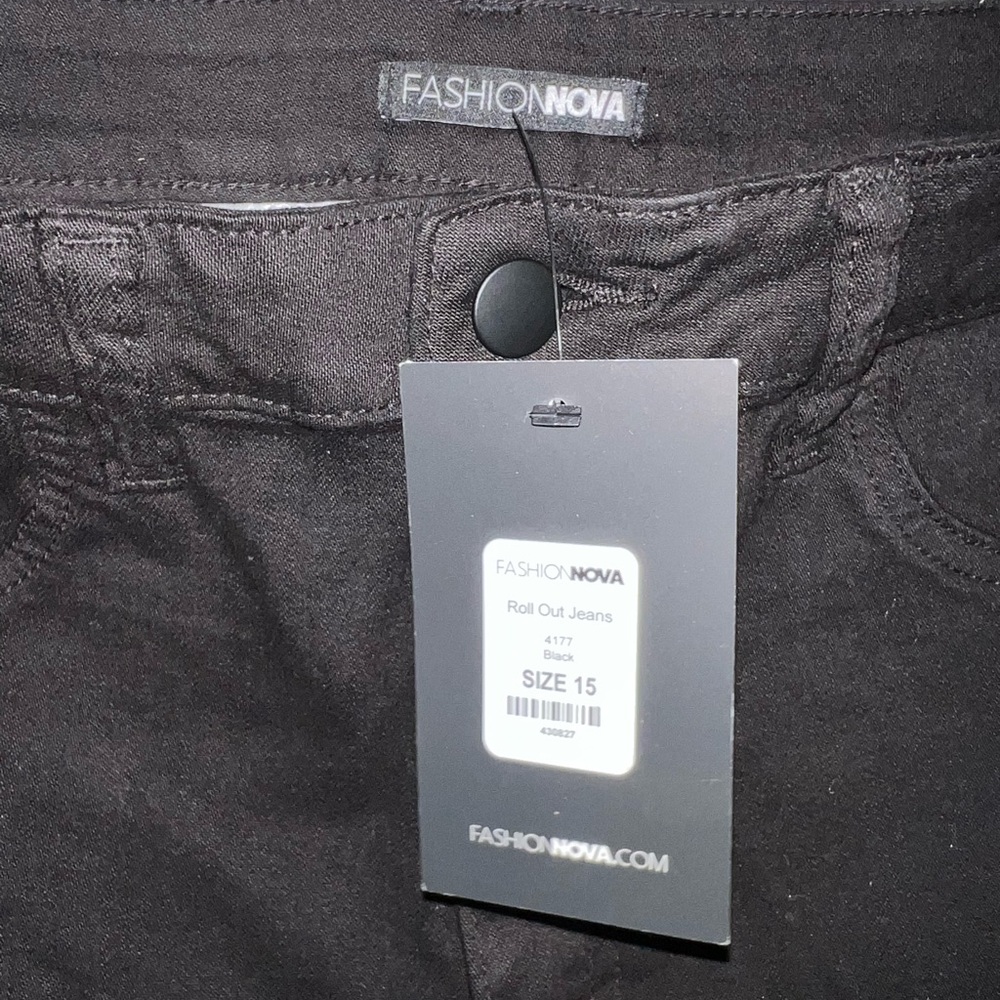 Fashion Nova Ripped Jeans - Picture 5 of 7
